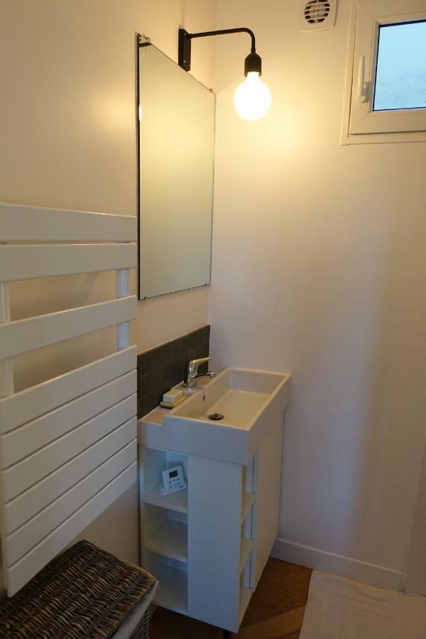 Sunny And Quiet Apartment Париж Экстерьер фото