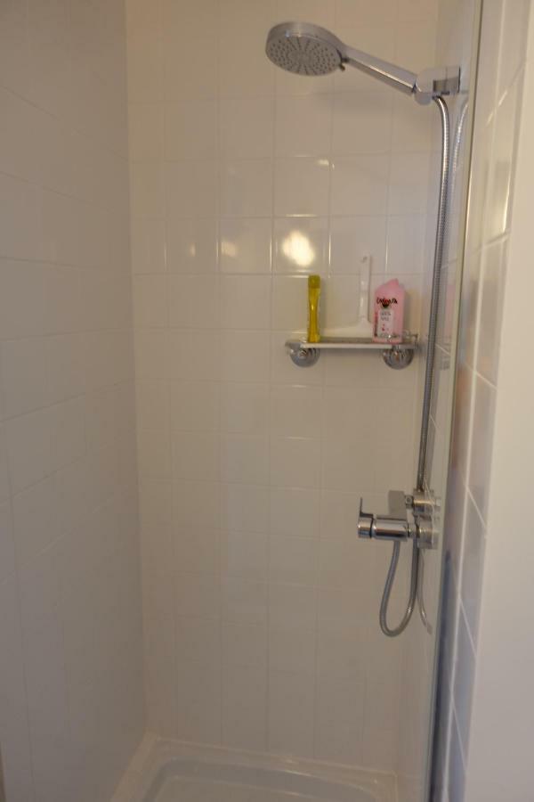 Sunny And Quiet Apartment Париж Экстерьер фото